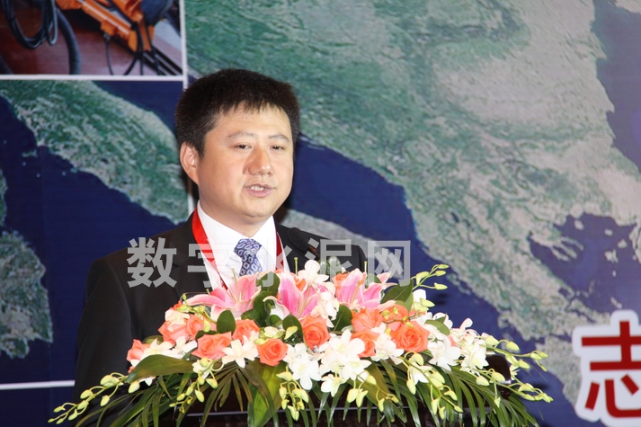 志高掘进上海国际贸易公司总经理叶幼岚作企业发展的报告