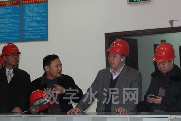 西南水泥公司副总裁张子斌到筠连川煤水泥公司调研